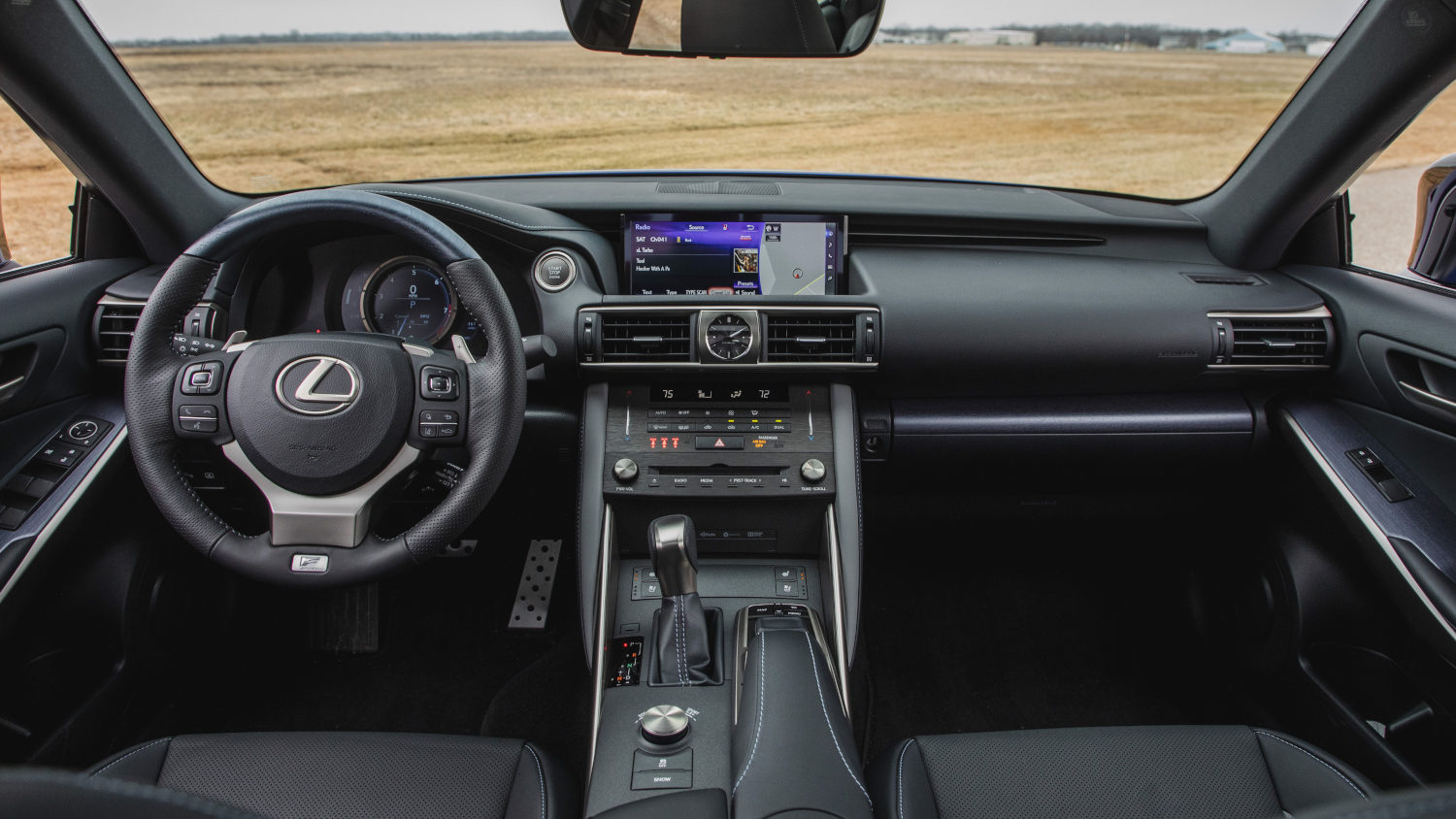 lexus-is-300-2020-suv-drive